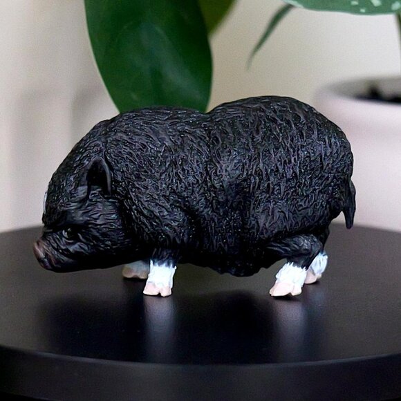 Vietnamese Pot Bellied Pig Figure - Hand Painted & Collectible Farm Figurine - Picture 6 of 12